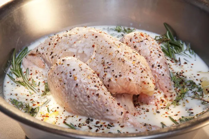 Der Expertentipp im Juli - Kann ich Grillfleisch im Milch einlegen? Bild: Der Expertentipp im Juli - Kann ich Grillfleisch im Milch einlegen?