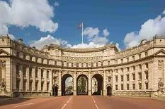 Bild: Admiralty Arch heißt Waldorf Astoria in London willkommen