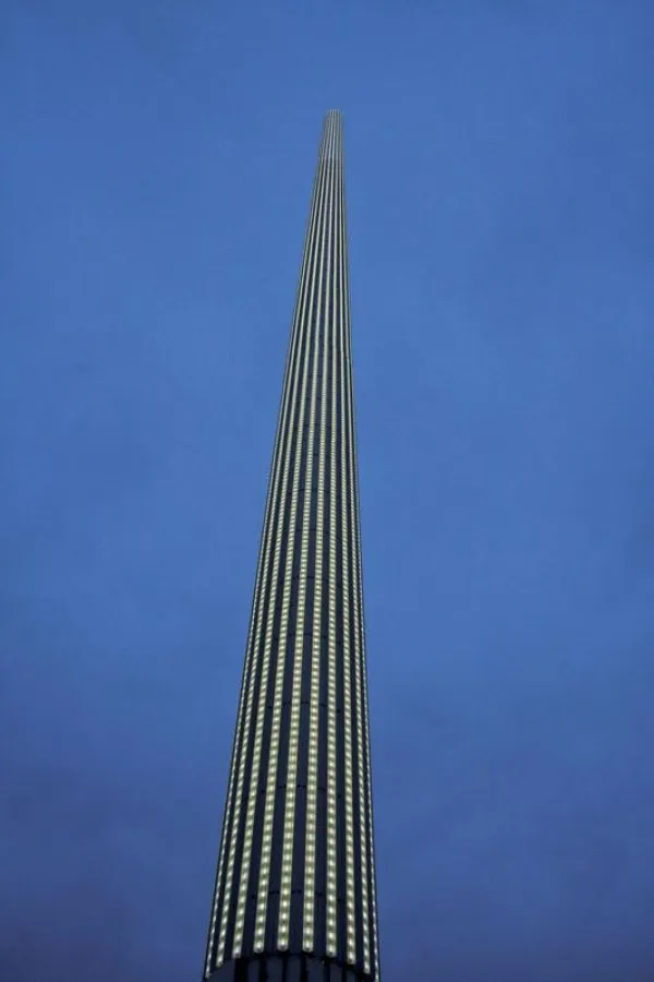 Lichtskulptur in Bergkamen (Foto: Maik und Dirk Löbbert, frei zur Veröffentlichung bei Namensnennung)