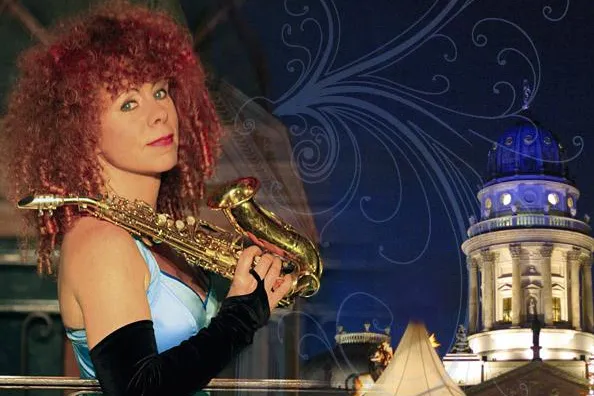 Bild: Saxophonistin Tina Tandler präsentiert das WELTENKLANG – Weihnachtskonzert im Französischen Dom
