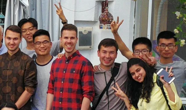 HdWM-Studenten studieren an der Qingdao University in China - Prof. Dr. Hans R. Kaufmann knüpft den Kontakt Bild: HdWM-Studenten studieren an der Qingdao University in China - Prof. Dr. Hans R. Kaufmann knüpft den Kontakt