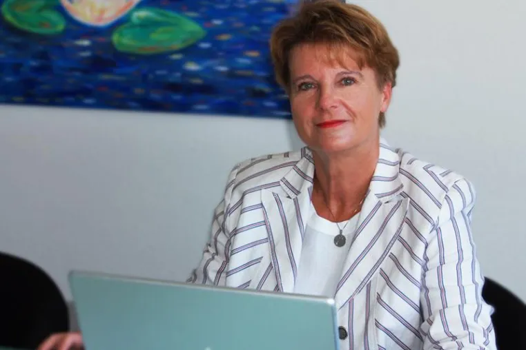 Bild: Bundestagsabgeordnete zu Gast bei basic-unit