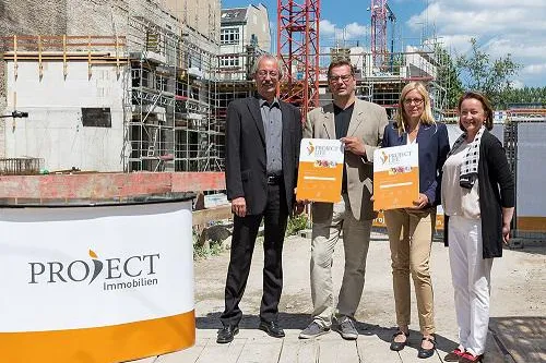 Bild: PROJECT Life Stiftung spendet an Sprachförderzentrum und Projekt Kiezpatenschaften