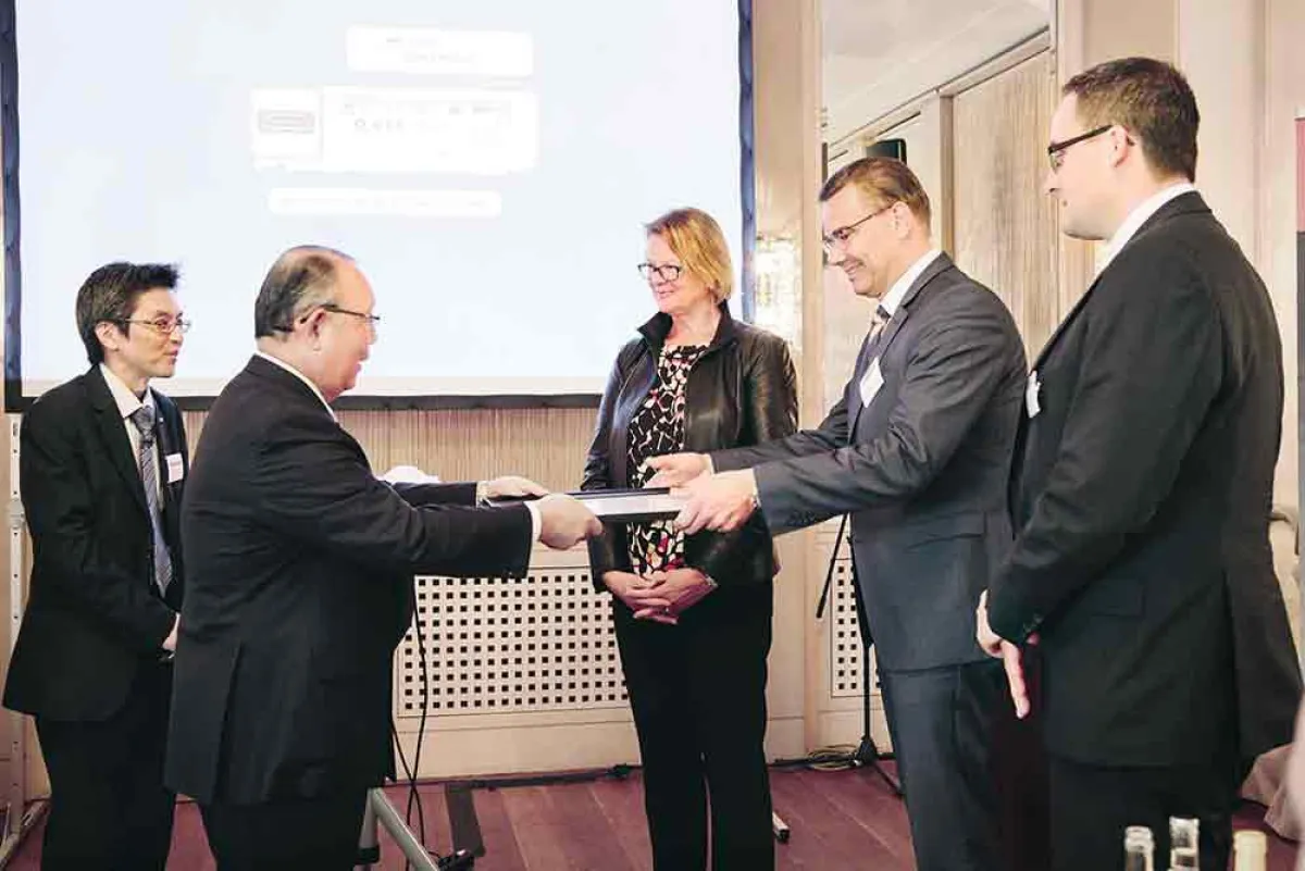 V. l. n. r.: Kazuyuki Shimada, Sales Administration & Logistik THK GmbH, Akihiro Teramachi, CEO THK