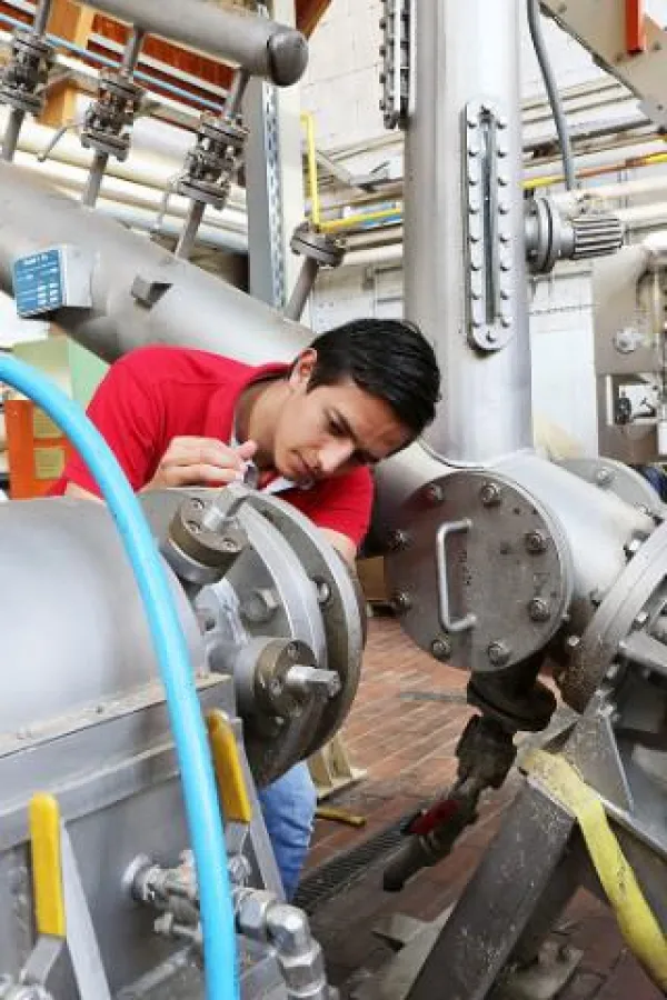 »Green Talent« Carlos Andrés García Velásquez  (© Fraunhofer WKI | Manuela Lingnau)