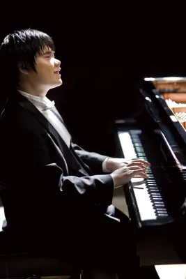 Bild: Zwei Weltklasse-Pianisten auf dem Weg nach Abu Dhabi