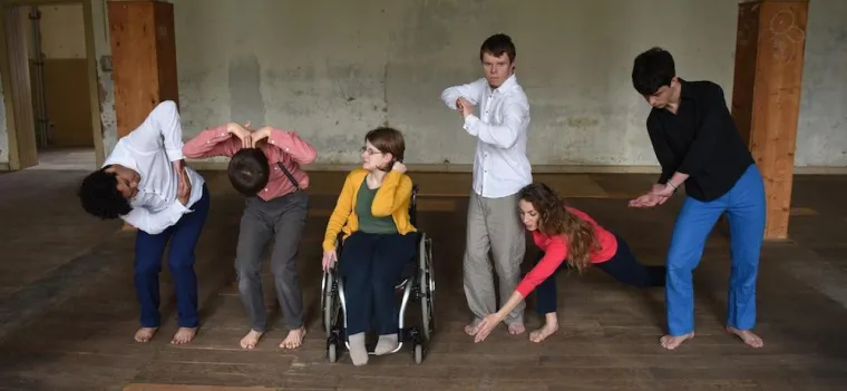 Bild: Die „KALA trilogie“: Tänzer mit und ohne Behinderung auf der Bühne und in Workshops erleben