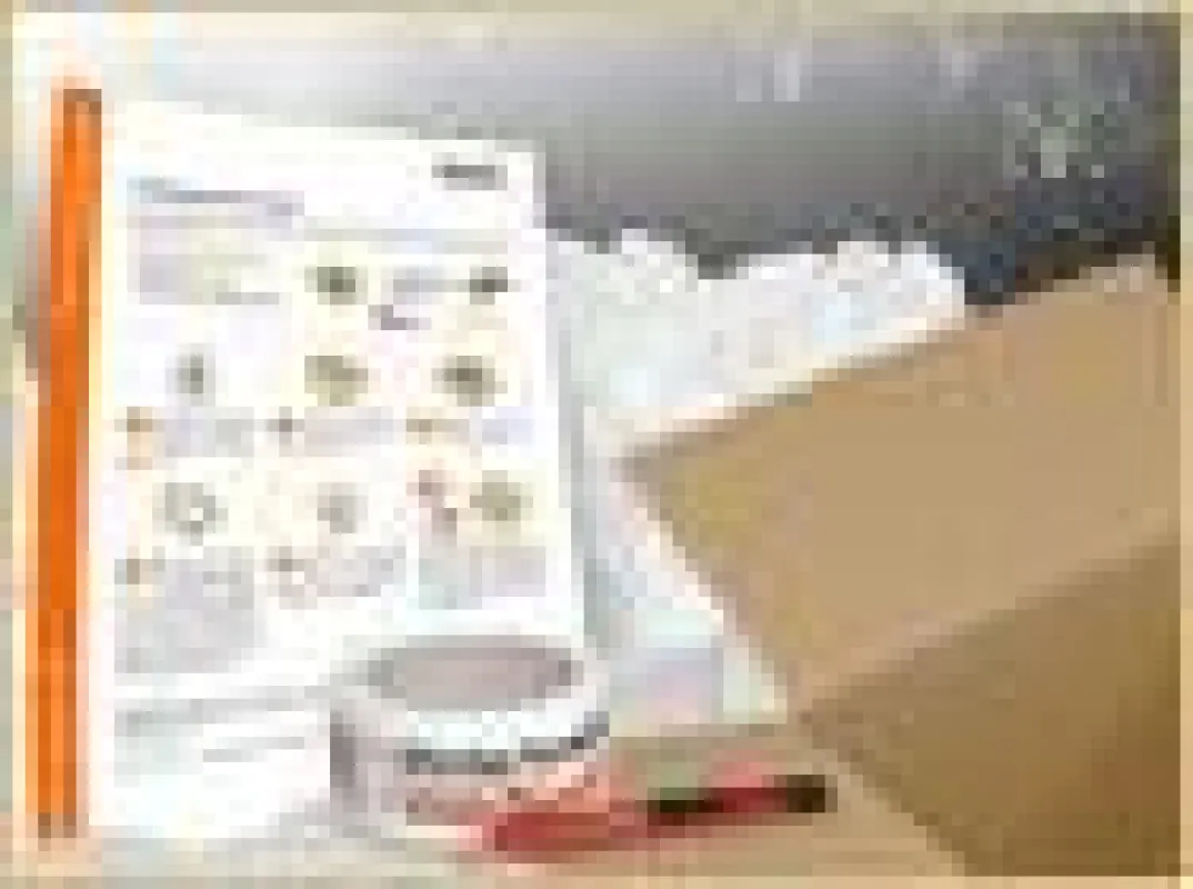 So kommt das Paket sicher an: stabiler Karton, Packband und Füllmaterial