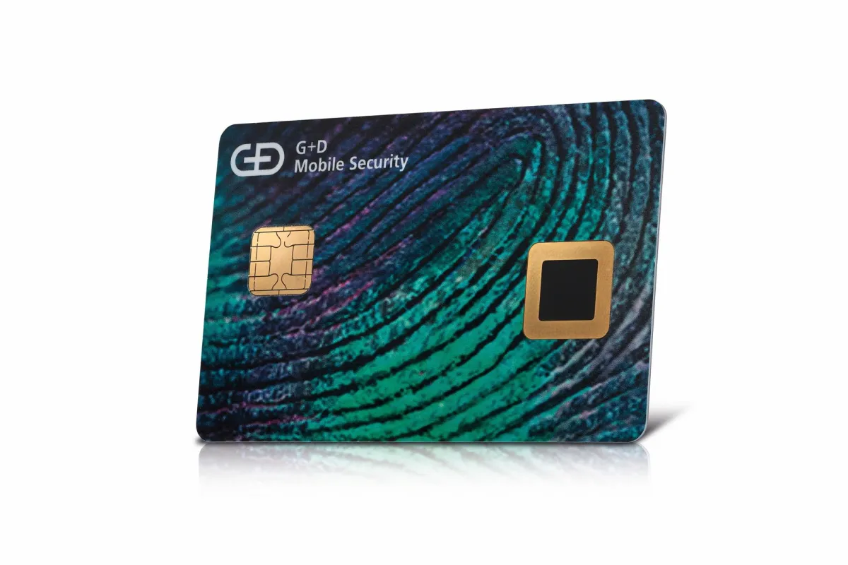 Biometrische Bezahlkarte von G+D mit integriertem Fingerabdruckleser (Quelle: G+D Mobile Security)