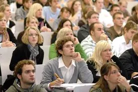 Bild: Freie Studien- und Ausbildungsplätze für angehende Wirtschaftsinformatiker