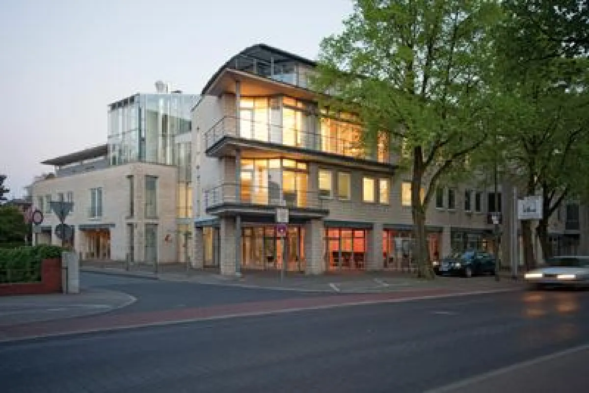 Foto: (futec) Der architekturpreisgekrönte Firmensitz der futec AG. Im selben Gebäude hat auch das Westfalen-Institut sein Domizil gefunden.