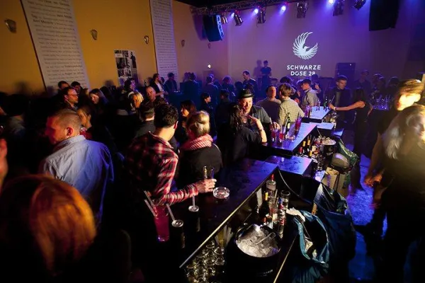 Bild: SCHWARZE DOSE 28 präsentiert die Ergebnisse des HALBTAGSJOB 2010