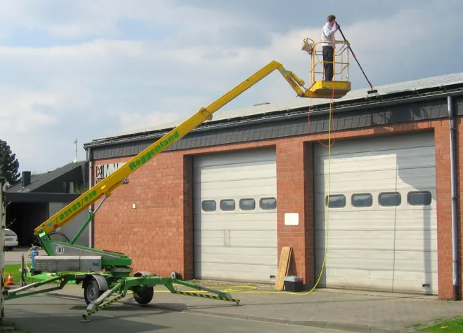 Bild: Die ökologische Solarreinigung