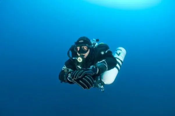 Bild: 7Oceans wird InnerSpace Explorers Partnerbasis und startet mit Höhlentauchkursen durch