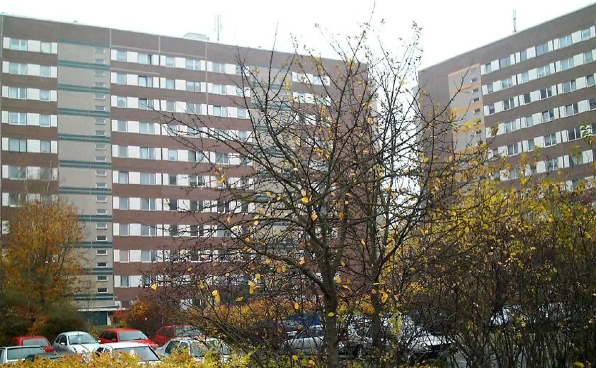 Drei Gebäude-Komplexe mit 427 Wohneinheiten im Leipziger Stadtteil Grünau hat die Monarchis Grundbesitzgesellschaft mbH erworben.