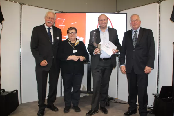 Bild: Henning Könicke: NiBB-Innovationspreis auf Erfindermesse iENA 2023 in Nürnberg übergeben