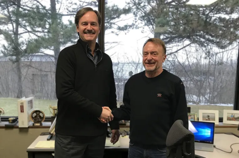 Momentum Technologies kooperiert beim USA-Vertrieb mit Sparks Belting Bild: Momentum Technologies kooperiert beim USA-Vertrieb mit Sparks Belting