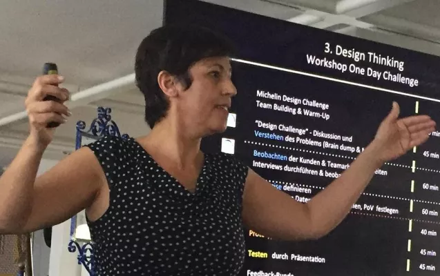 Bild: Prof. Dr. Esin Bozyazi und 20 Studierende (MU) mit erfolgreichem Workshop bei Michelin in Karlsruhe