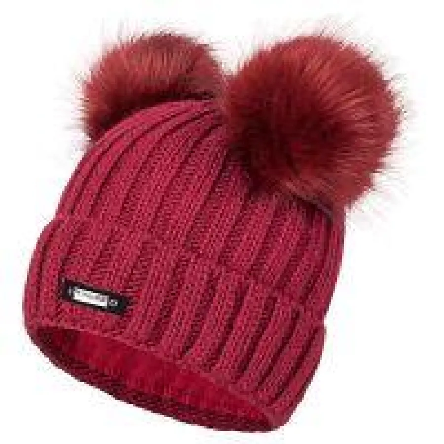 Mütze mit Fellbommeln und Saumeinsicht als Hollow Man fotografiert