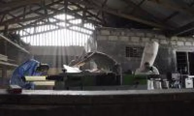 Bild: Felder Gruppe spendet Tischlereiausstattung für Afrika Amini Alama