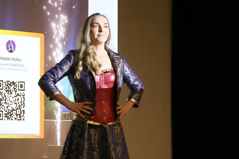 Natalie Molker berührt mit ihrer Keynote bei der Sportlerehrung Biberach Bild: Natalie Molker berührt mit ihrer Keynote bei der Sportlerehrung Biberach