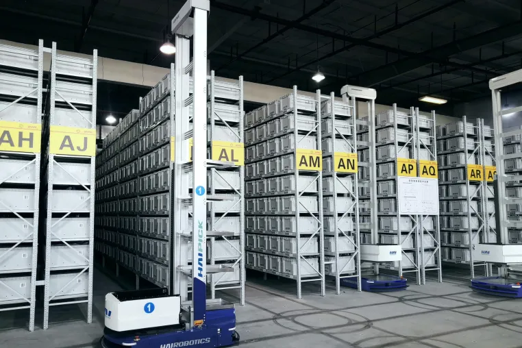 Bild: SAVOYE wird globaler Partner und Integrator von HAI ROBOTICS
