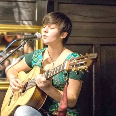 Bild: Respekt und Spende für wichtige Jugendarbeit in Eningen