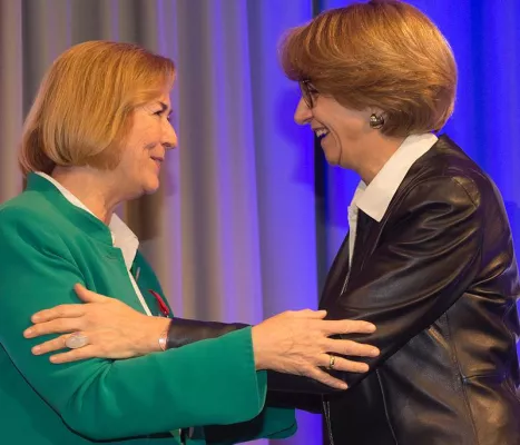 Bild: Ernennung von DFH-Präsidentin Patricia Oster-Stierle zum Ritter der französischen Ehrenlegion