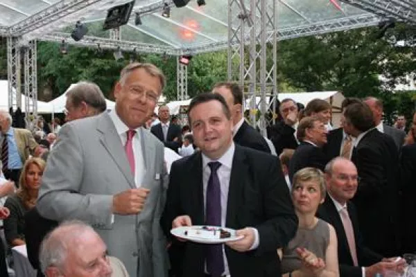 Bild: Gubor beim Sommerfest des Bundespräsidenten und der Stallwächterparty