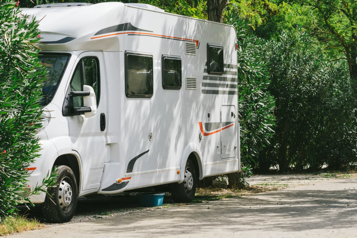 Das sichere Fahren und Rangieren mit einem Reisemobil erfordert Aufmerksamkeit und Übung 