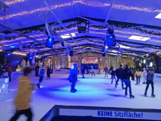 Bild: Große Autoshow bei porta Möbel Barkhausen mit verkaufsoffenem Sonntag am 10. November