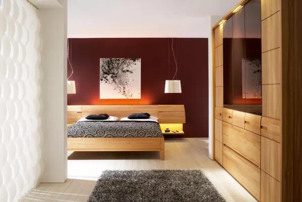 Natürlich Energie tanken - Traditionsmöbelhersteller Voglauer überrascht mit modernem Massivholz-Schlafzimmer Bild: Natürlich Energie tanken - Traditionsmöbelhersteller Voglauer überrascht mit modernem Massivholz-Schlafzimmer