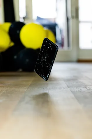 Bild: Die Vorteile einer Glas Reparatur Smartphones: Kosten sparen und die Umwelt schützen