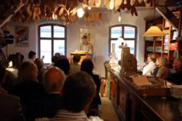 Bild: "Ein Mann kommt mit seinem Hund in eine Bar..."