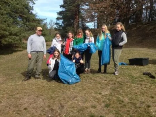 Bild: Junior Ranger befreien Insel im Müritz-Nationalpark vom Müll