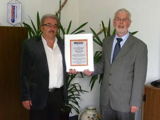 Bild: Harald Auchter feiert 30-jähriges Betriebsjubiläum bei GREIWING