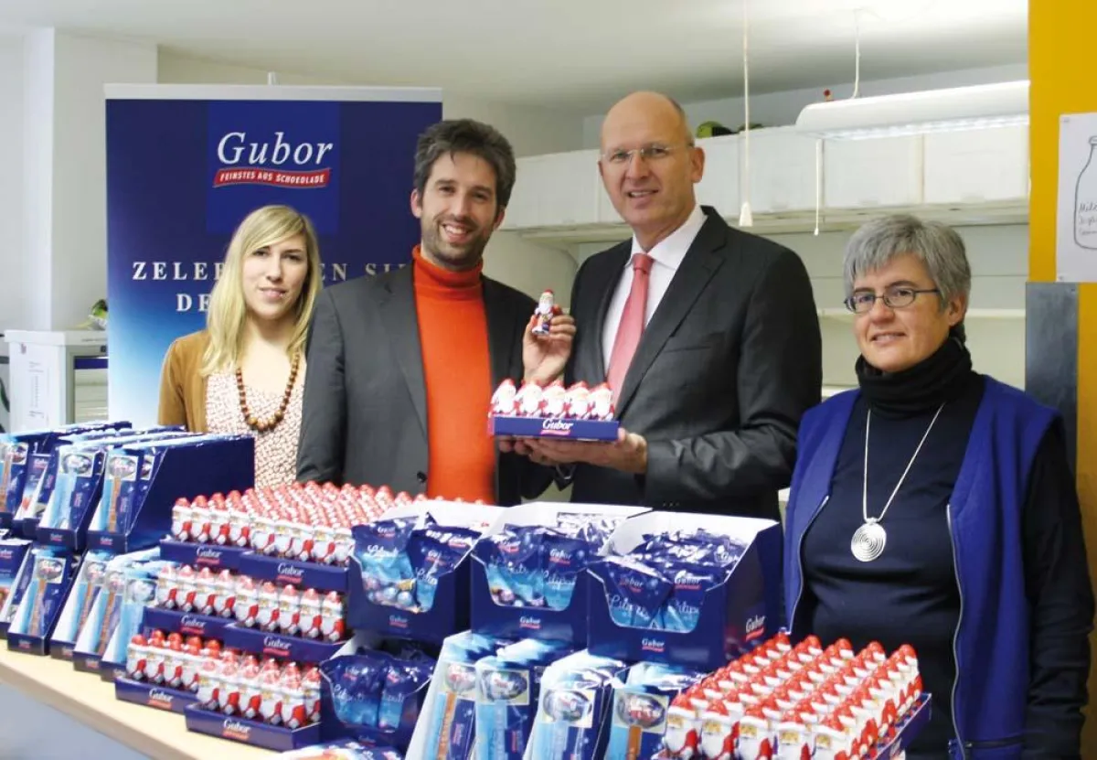 Corinna Graßler vom Tübinger Handel- und Gewerbeverein (v.l.), Tübingens OB Boris Palmer, Gubor-Mitinhaber Oliver Cersovsky und El