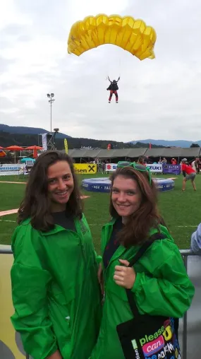 Sport und Recycling: Saubere Landung beim Fallschirmzielsprung-Weltcup 2015 Bild: Sport und Recycling: Saubere Landung beim Fallschirmzielsprung-Weltcup 2015