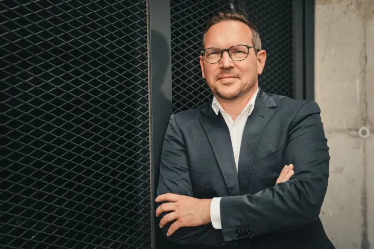 Max Brandt zum neuen Co-CEO bei ElectricBrands ernannt - Der XBUS geht in die heiße Phase Bild: Max Brandt zum neuen Co-CEO bei ElectricBrands ernannt - Der XBUS geht in die heiße Phase