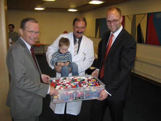 Bild: Die LEGO Gruppe spendet Kinderspital Zürich 50.000 Franken