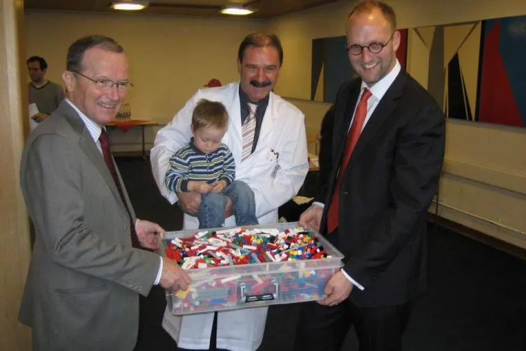 Bild: Die LEGO Gruppe spendet Kinderspital Zürich 50.000 Franken