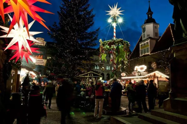 Bild: Wo Weihnachtsmärkte locken: Besinnliche Stimmung und Regionale Handwerkskunst auf Thüringer Weihnachtsmärkten