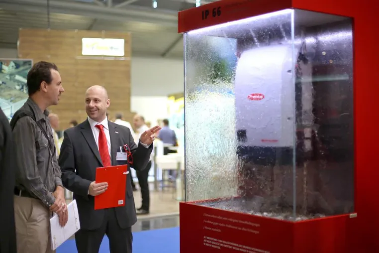 Intersolar 2014 - Fronius SnapINverter sind ein voller Erfolg Bild: Intersolar 2014 - Fronius SnapINverter sind ein voller Erfolg