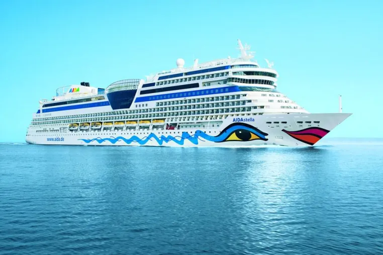 Bild: Nikolaus für Kreuzfahrtgäste: AIDA Cruises überrascht Fans zur Jungfernfahrt mit AIDAstella