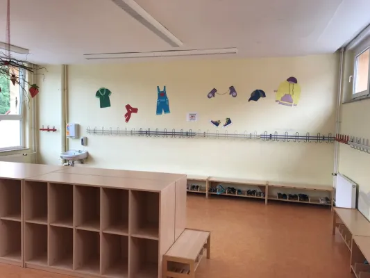 Soziales Engagement in Brandenburg: Netzbetreiber E.DIS packt bei Hort-Renovierung in Nennhausen mit an Bild: Soziales Engagement in Brandenburg: Netzbetreiber E.DIS packt bei Hort-Renovierung in Nennhausen mit an