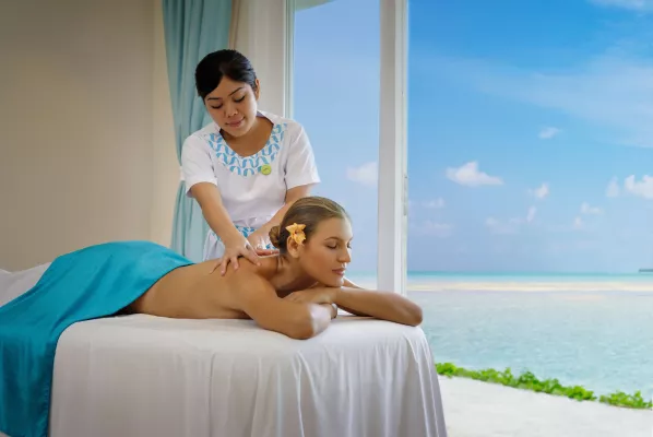 Bild: Das Kokosnuss-Paradies: Im esKape Spa des Kandima Maldives entfalten sich die Heilkräfte des Nationalbaumes!