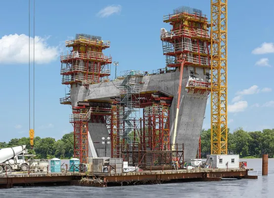 Bild: Kletterschalungs- und Traggerüstlösung für komplexe Brückenpylone