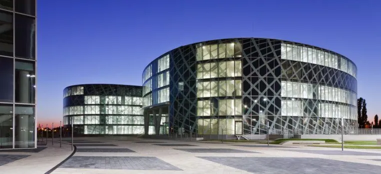 Eröffnung der Konzernzentrale „Petrom City“ - Anin · Jeromin · Fitilidis & Partner bauen Unternehmenscampus Bild: Eröffnung der Konzernzentrale „Petrom City“ - Anin · Jeromin · Fitilidis & Partner bauen Unternehmenscampus