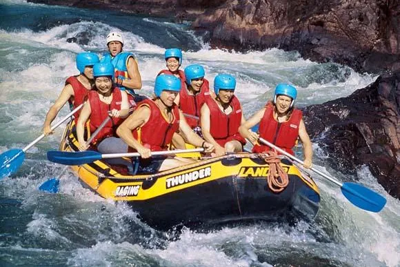 Bild: Adrenalinkick im Regenwald - Abenteuer und Natur auf dem Adventure Trail