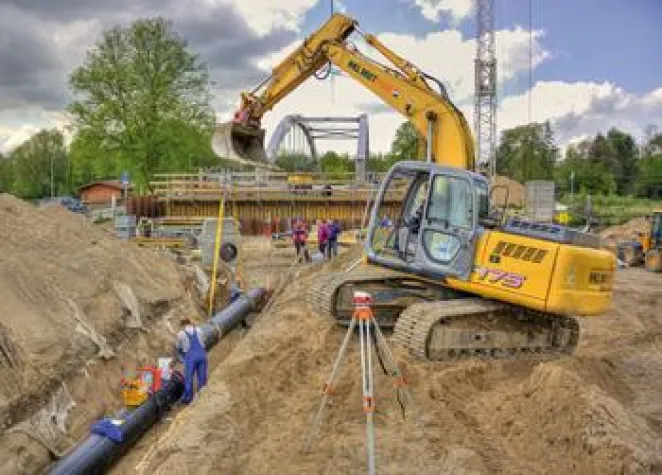 Bild: Multitalent Raupenbagger auf Erdbaustelle